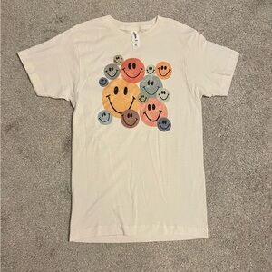 NWOT Women’s XS Smiley Face T-shirt